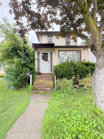 124 Raymond St, Rockville Centre, NY 11570