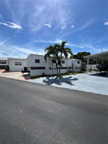 7950 State Road 78 W Unit 152, Okeechobee, FL 34974