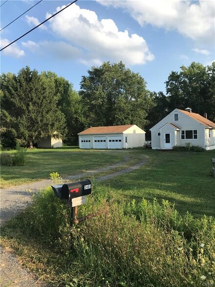 2488 Howe Rd, Skaneateles, NY 13152