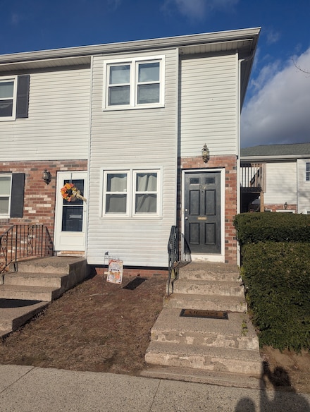 4 Bradley Cir Unit D, Enfield, CT 06082