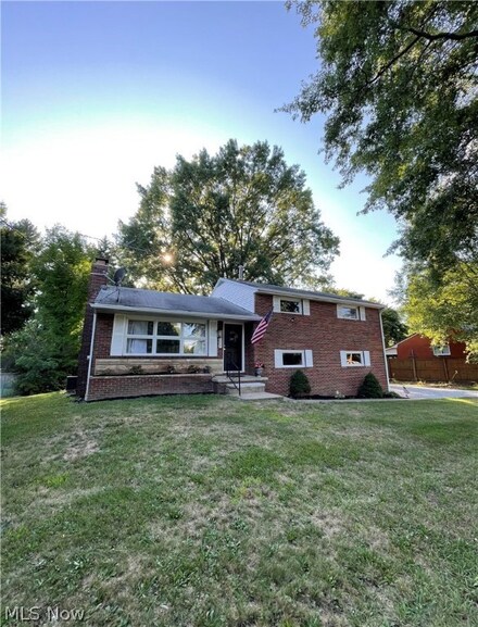 6653 Lavonne Ave NE, Canton, OH 44721