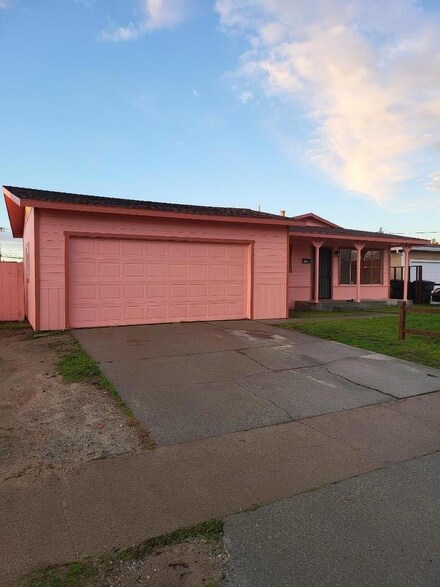 1239 Hawaii Place, Salinas, CA 93905
