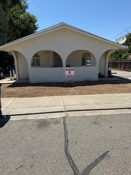 2045 3rd St, Hughson, CA 95326