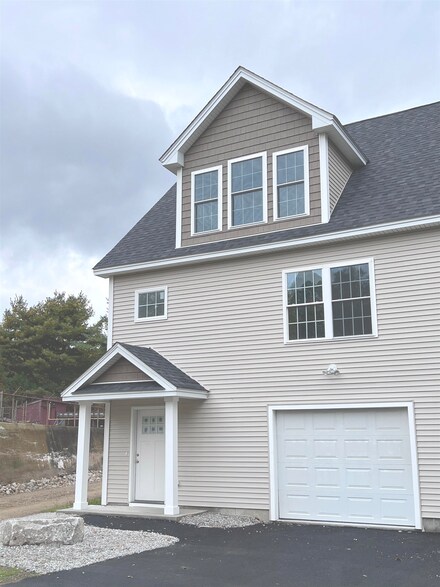 11 Mill Falls Rd Unit 11, Pembroke, NH 03275