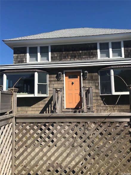 16 Crescent Ave, Ocean Beach, NY 11770