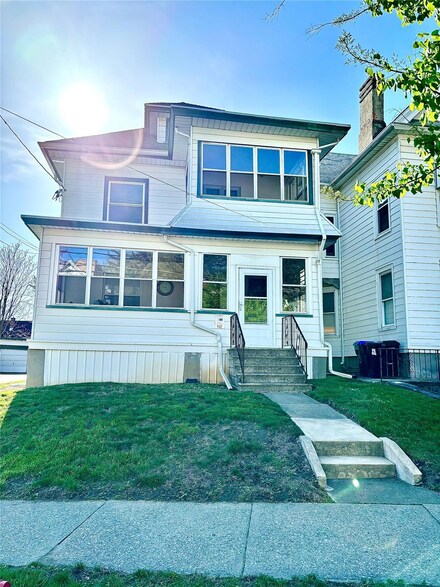 102 South Ave, Poughkeepsie, NY 12601