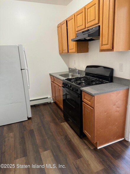 102 Taft Ave, Staten Island, NY 10301
