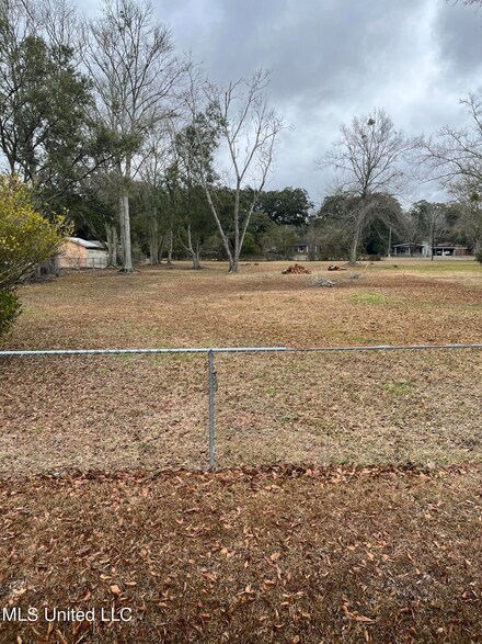 3716 Shamrock Ct, Gautier, MS 39553