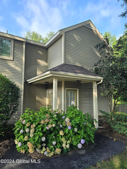 108 Burgoyne Dr, Clifton Park, NY 12065