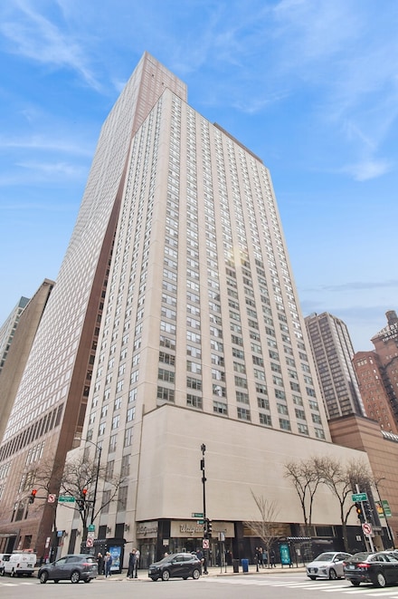 777 N Michigan Ave Unit 3701, Chicago, IL 60611