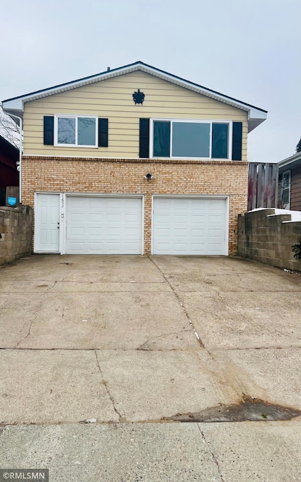 1652 Pacific St, Saint Paul, MN 55106