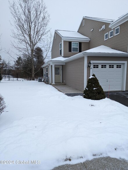 25 Treasures Place, Queensbury, NY 12804