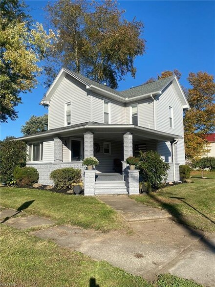 205 N Cherry St, Gnadenhutten, OH 44629