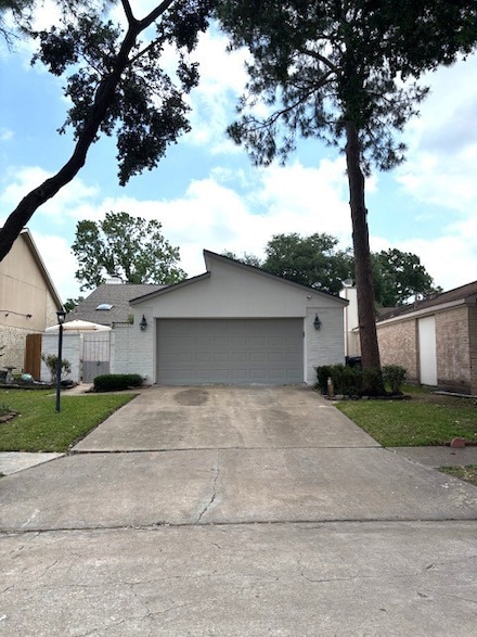 3407 S Briar Knoll Dr, Houston, TX 77082