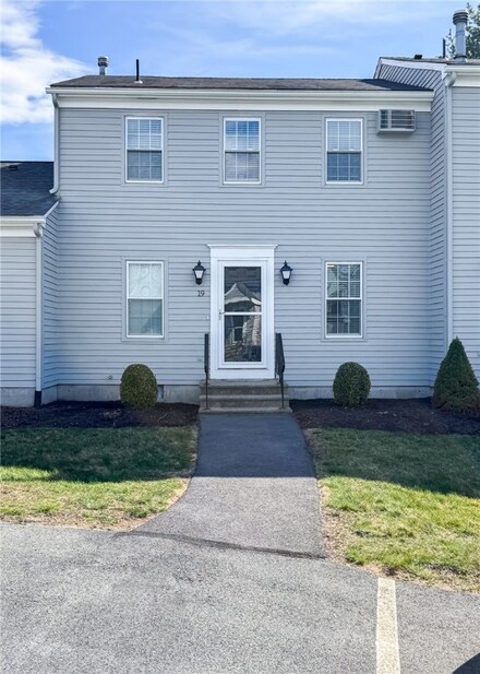 565 Quaker Ln Unit 19, West Warwick, RI 02893