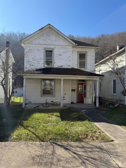 605 Roxbury St, Clifton Forge, VA 24422