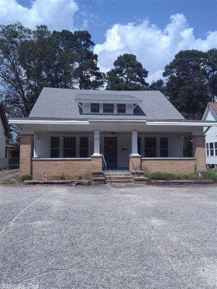 218 Pine Bluff St, Malvern, AR 72104