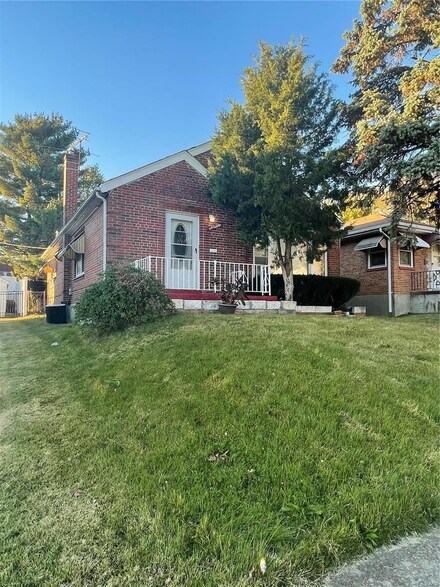 5953 Tara Ln, Saint Louis, MO 63147