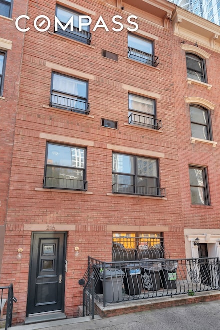 216 E 32nd St, New York, NY 10016