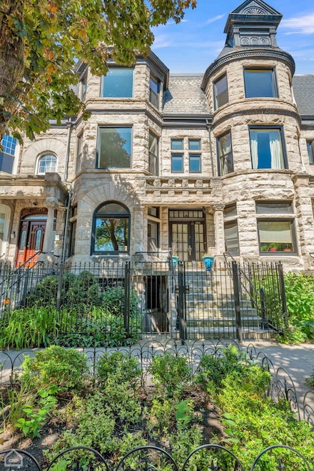 5034 S Blackstone Ave, Chicago, IL 60615