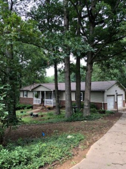 358 W Sunset Dr, Huntingburg, IN 47542