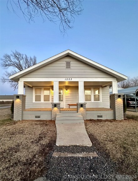 1223 W 14th St, Sulphur, OK 73086