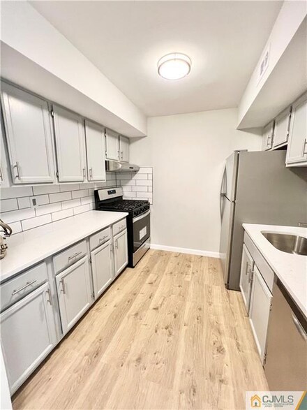143 Overlook Ct Unit 143C, Woodbridge, NJ 07095