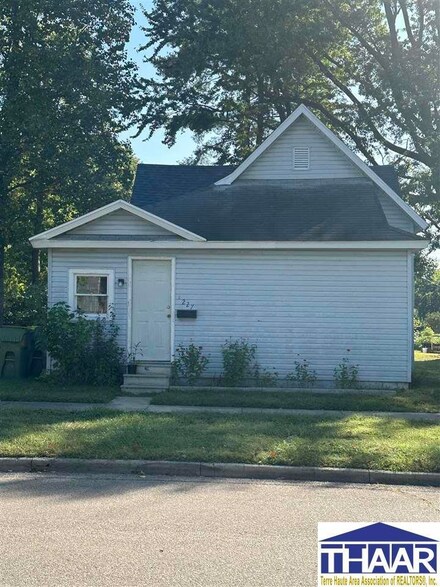 227 S State St, Sullivan, IN 47882