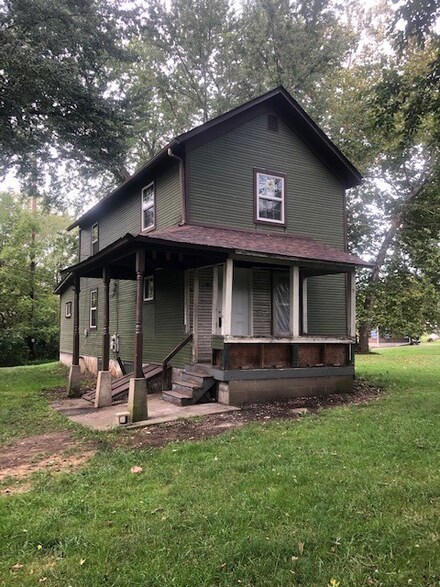 132 Old Chewton Rd, Taylor Township, PA 16160