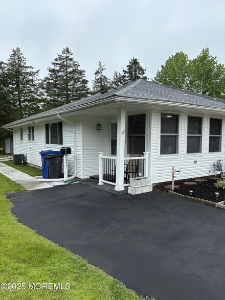 2211 Yorktowne Blvd, Toms River, NJ 08753