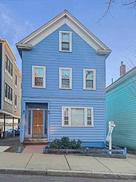 17 Suffolk St, Chelsea, MA 02150