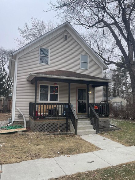 407 S Clay St, Sturgis, MI 49091