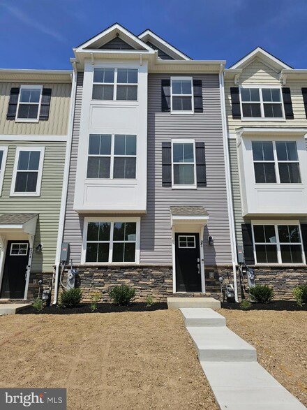 226 Ann Ave, Essex, MD 21221