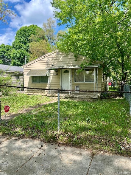2209 Kansas Ave, Flint, MI 48506