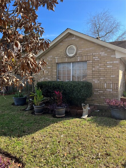 5322 Russelville Rd, Houston, TX 77048