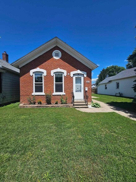 506 E 11th St, Winona, MN 55987