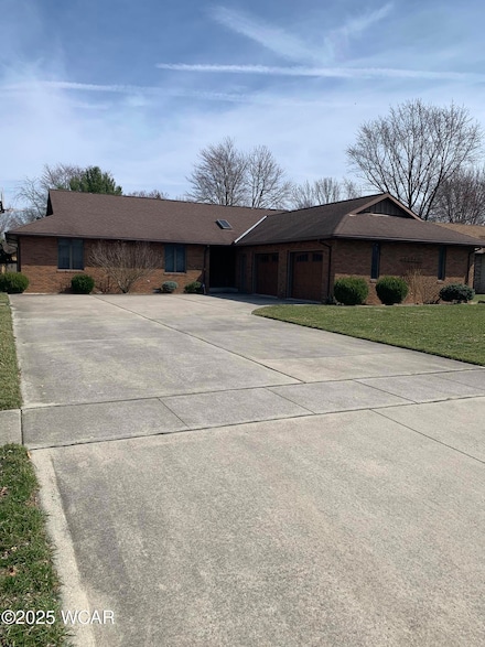 1300 Woodworth Dr, Findlay, OH 45840