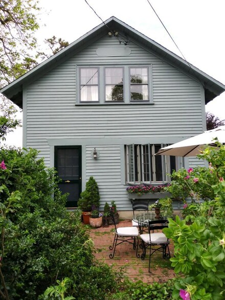 438 Williston Rd, Sagamore Beach, MA 02562