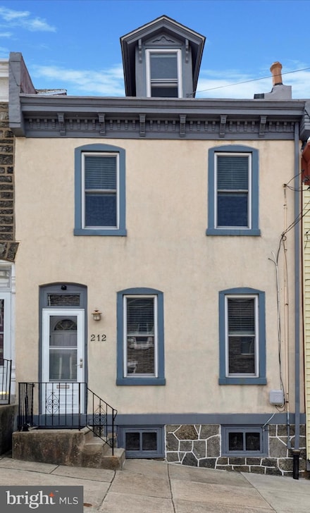212 Dawson St, Philadelphia, PA 19128