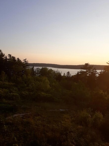 9/11 Westwind Dr, Boothbay, ME 04544
