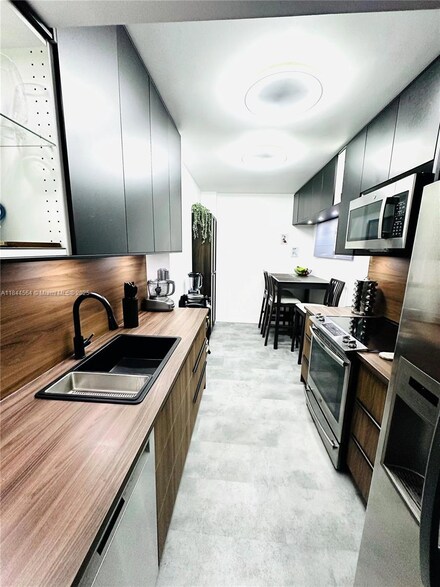 4400 Hillcrest Dr Unit 805A, Hollywood, FL 33021