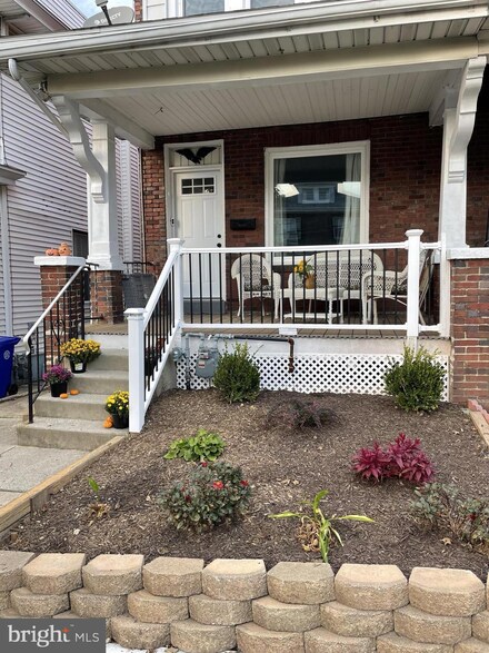 33 Crestmont St, Reading, PA 19611