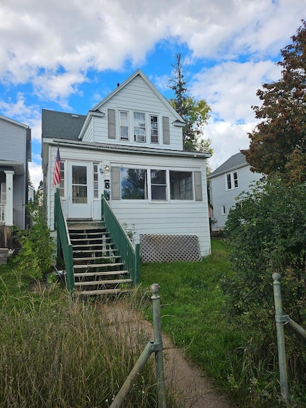 917 E 7th St, Duluth, MN 55805