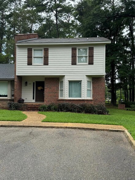 105 Emerald Lake Dr, Dothan, AL 36303