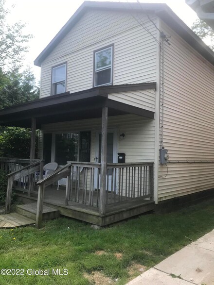 682 Myrtle Ave, Albany, NY 12208