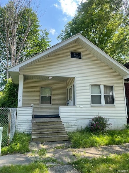 939 Paddington Ave, Flint, MI 48507