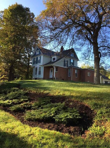 98 Union Center Rd, Ulster Park, NY 12487