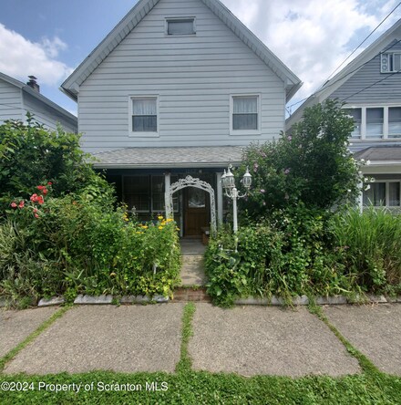 1082 W Market St, Scranton, PA 18508