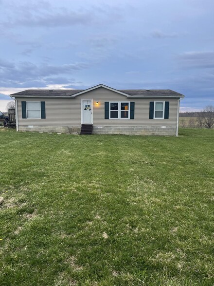 2779 Highland Rd, Lafayette, TN 37083