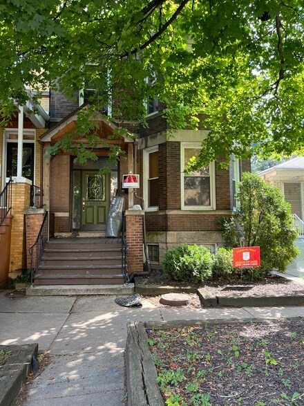 2335 W School St Unit 2, Chicago, IL 60618